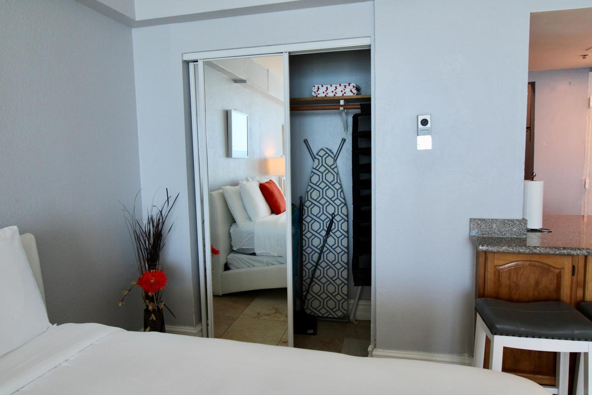 Castle 828 Oceanfront View With Balcony, Pool, Tennis, Beach Access And Free Parking! Miami Beach Buitenkant foto