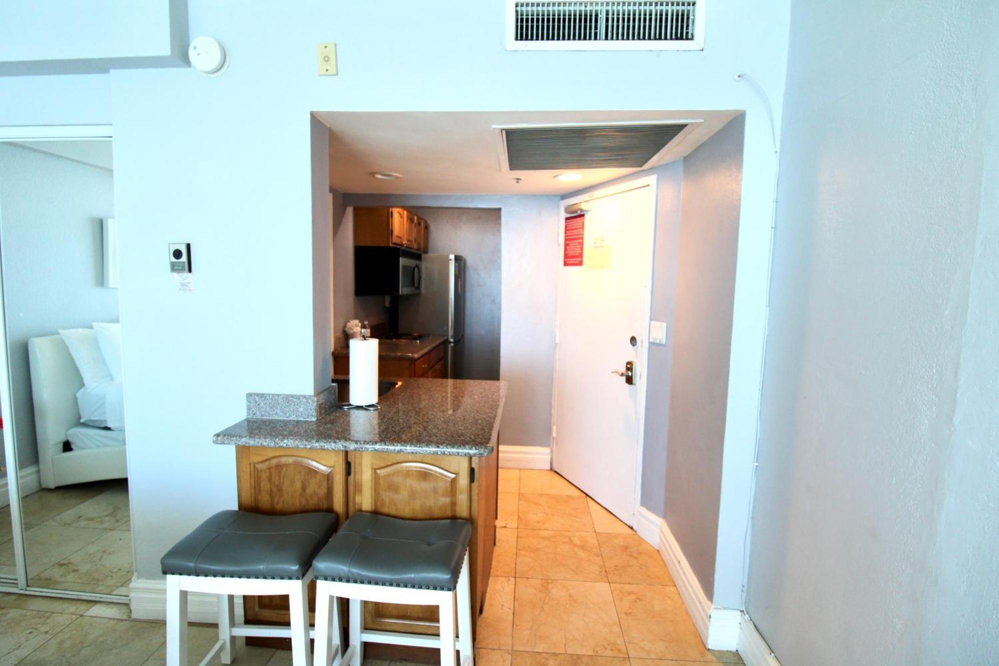 Castle 828 Oceanfront View With Balcony, Pool, Tennis, Beach Access And Free Parking! Miami Beach Buitenkant foto